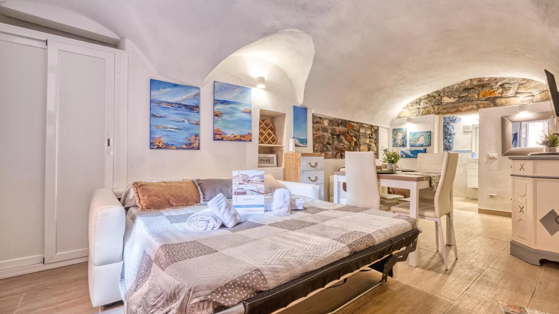Apartment Le Petit Bijoux De La Pigna - Happy Rentals Sanremo